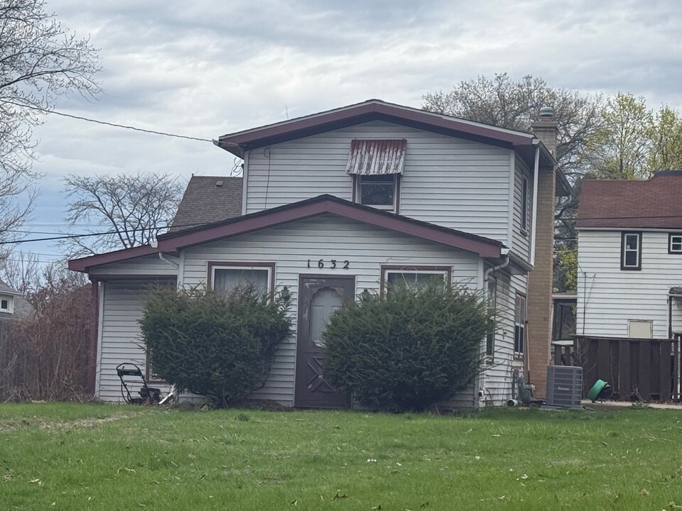 1632 Oakes Ave in Rockford, IL - Building Photo