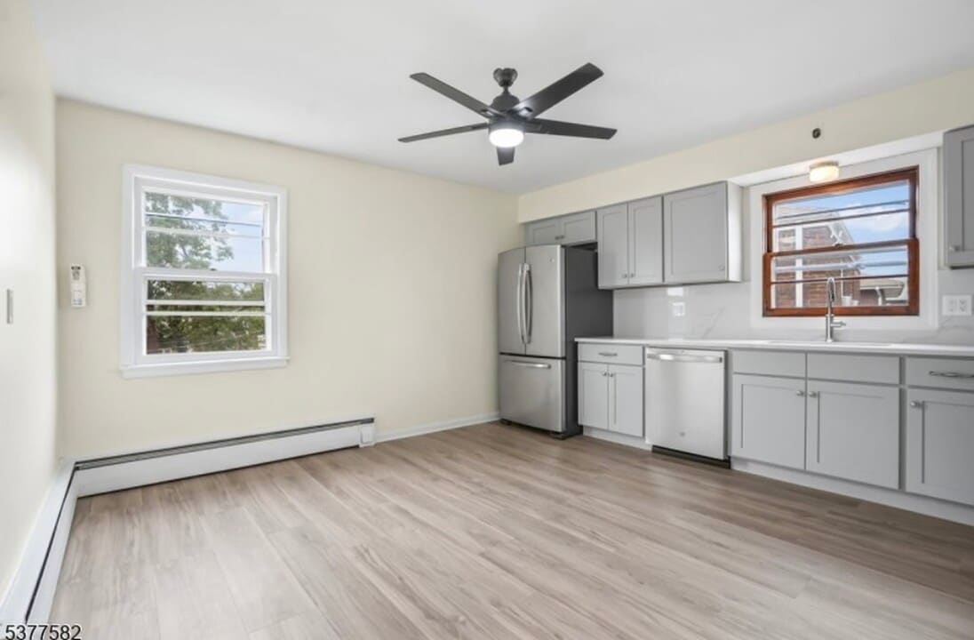 161 Delafield Ave in Lyndhurst, NJ - Building Photo