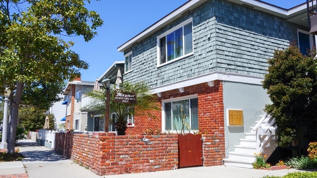 Miramar Apartments in Newport Beach, CA - Foto de edificio