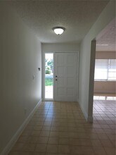 10410 N Ojus Dr in Tampa, FL - Building Photo - Building Photo