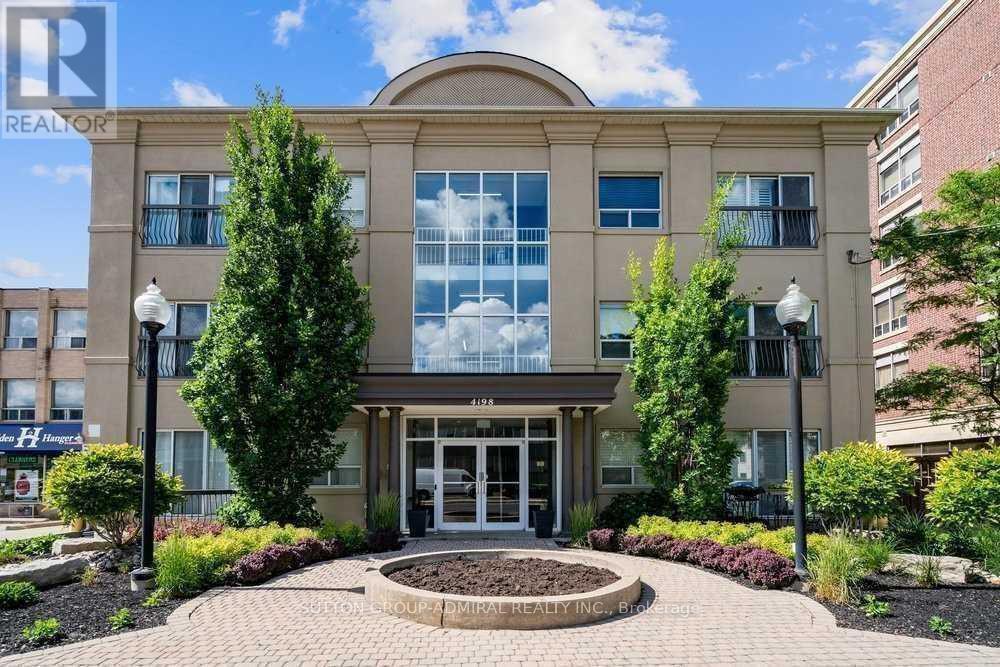 4198 Dundas St W in Toronto, ON - Building Photo