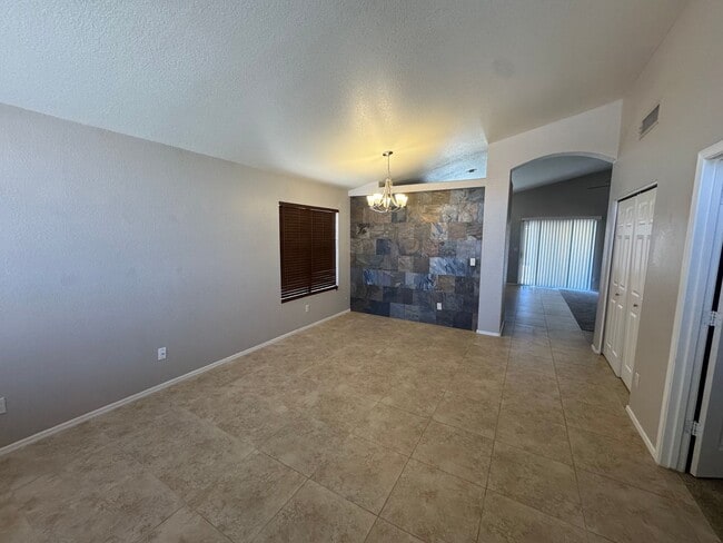 5913 W Mercury Way in Chandler, AZ - Building Photo - Building Photo