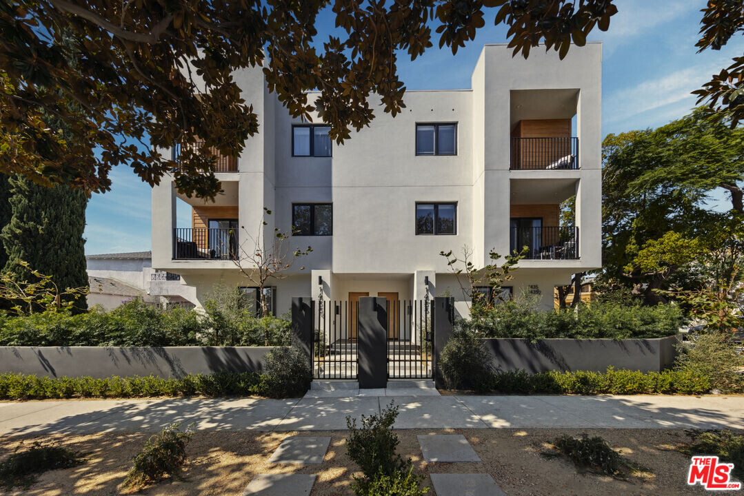 1433 S Crescent Heights Blvd in Los Angeles, CA - Building Photo