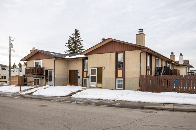 804 44 St SE in Calgary, AB - Building Photo - Building Photo