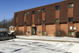 4652 Oberlin Ave in Lorain, OH - Foto de edificio - Building Photo