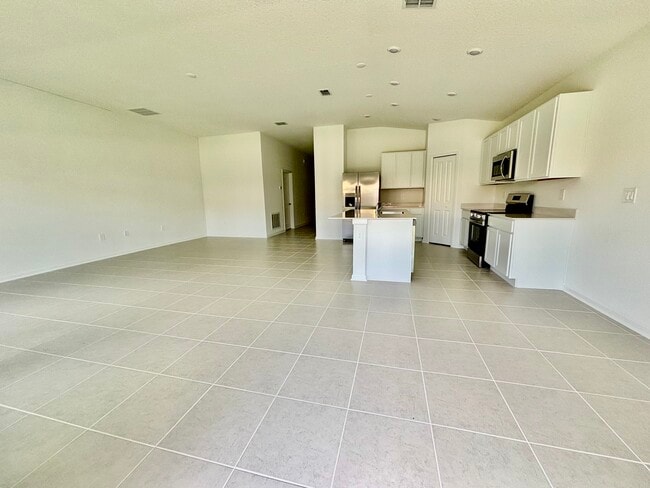 4741 Golden Knight Blvd in Kissimmee, FL - Building Photo - Building Photo