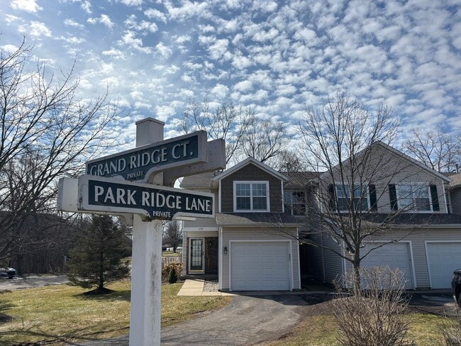 3296 Park Ridge Ln NE in Grand Rapids, MI - Building Photo - Building Photo