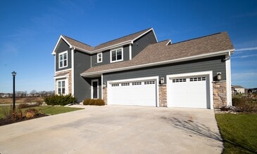 W198N5020 Hickory St in Menomonee Falls, WI - Building Photo - Building Photo