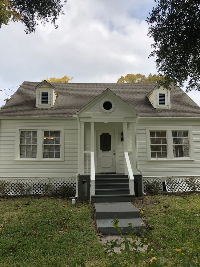 1803 Ave P in Huntsville, TX - Building Photo - Building Photo