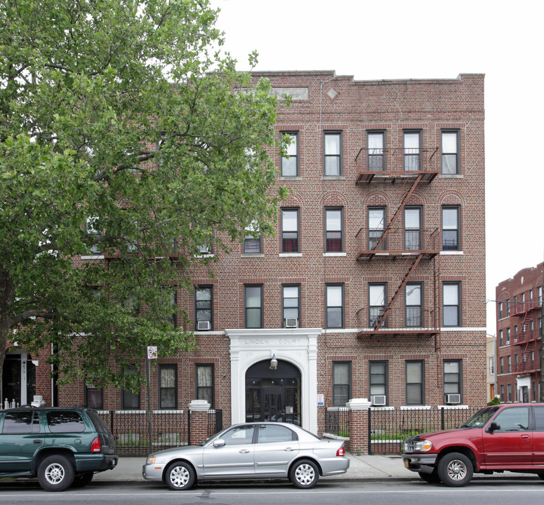 Linden Court in Brooklyn, NY - Foto de edificio