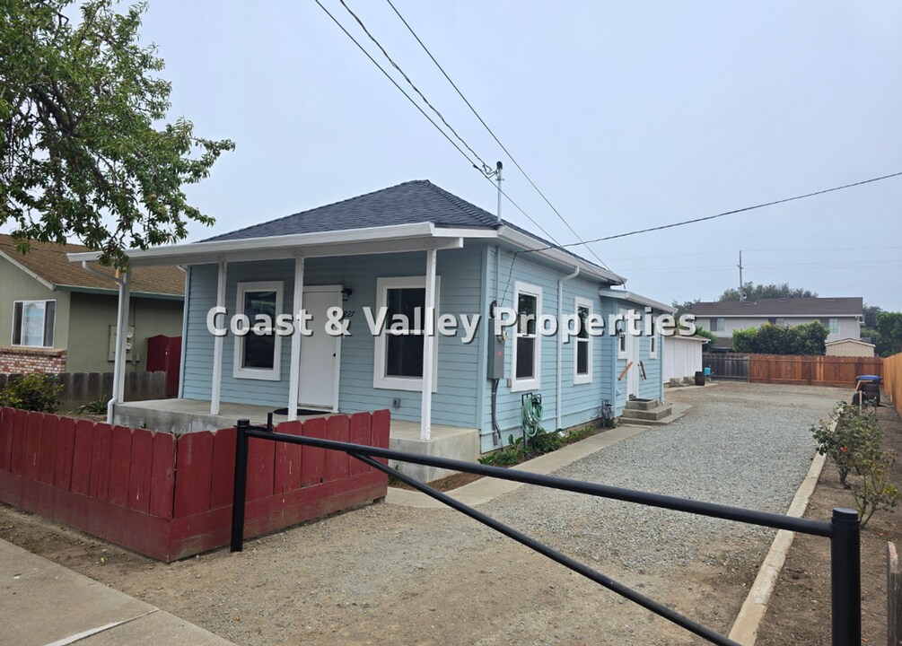 227 8th St in Gonzales, CA - Building Photo