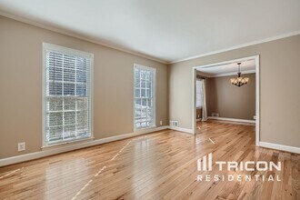 9400 N Lake Dr in Roswell, GA - Building Photo - Building Photo