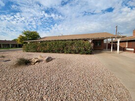 7240 E Oak St in Scottsdale, AZ - Building Photo