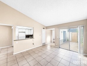 2812 E Valley Pkwy in Escondido, CA - Building Photo - Building Photo