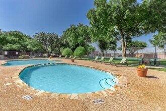 Rolling Hills Place in Lancaster, TX - Building Photo - Building Photo