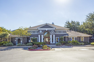 Nolina Flats in Austin, TX - Foto de edificio - Building Photo