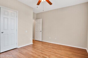 190 Veracruz Dr in Palm Valley, FL - Building Photo