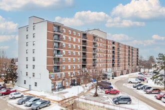 Cedar-Wentworth Apartments in Oshawa, ON - Building Photo - Building Photo