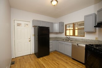 1340 W Hubbard St, Unit 1F in Chicago, IL - Building Photo - Building Photo