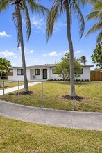 9831 Martinique Dr in Cutler Bay, FL - Building Photo - Building Photo