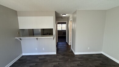 Pepper Tree Apartments in Greensboro, NC - Foto de edificio - Building Photo