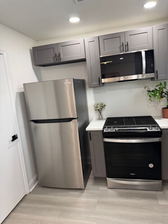 3475 Meadowlane Pl SW in Atlanta, GA - Foto de edificio