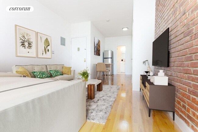 1586 1st Ave in New York, NY - Building Photo - Building Photo