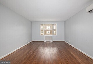 150 E Wynnewood Rd in Wynnewood, PA - Building Photo - Building Photo