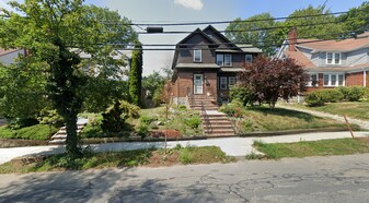 203 Ellery Ct, Unit 1 in Chestnut Hill, MA - Building Photo