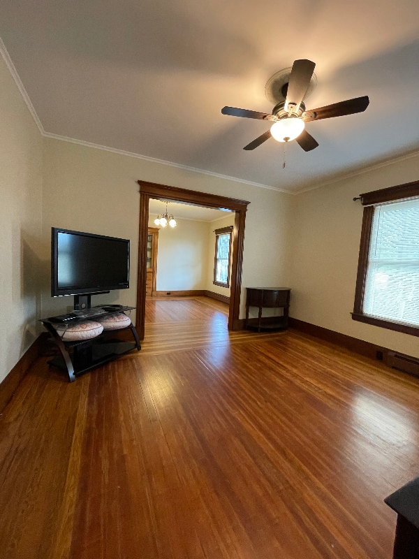 8 Woodland St in Vernon, CT - Building Photo - Building Photo