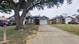 1861 Woodhall Way in Fort Worth, TX - Building Photo