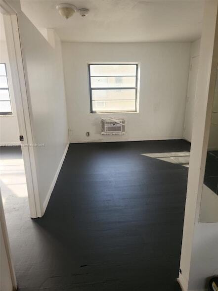 8918 Collins Ave, Unit 4 in Surfside, FL - Building Photo - Building Photo