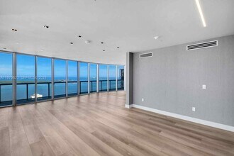 465 Brickell Ave in Miami, FL - Building Photo - Building Photo
