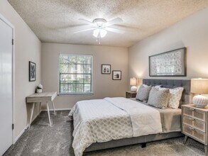 Centre Oaks Apartments in Fort Worth, TX - Building Photo - Building Photo