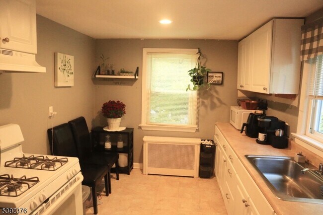 32 Whippany Ave in Woodland Park, NJ - Building Photo - Building Photo