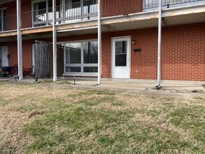 407 W Stephen Foster Ave, Unit Apt 1 in Bardstown, KY - Foto de edificio - Building Photo