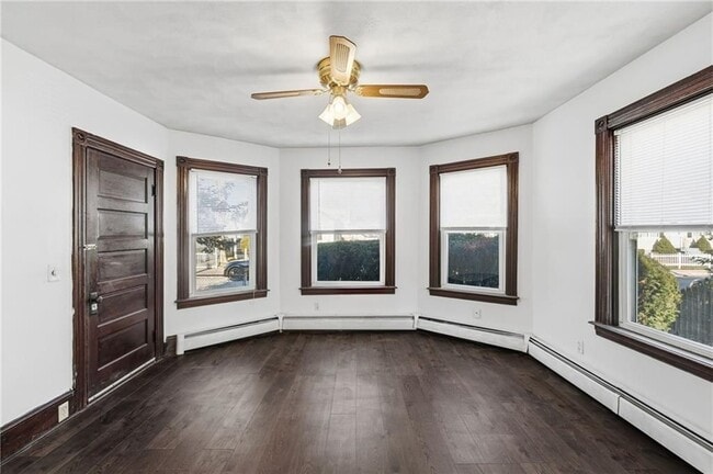 93 Oakland Ave in Pawtucket, RI - Foto de edificio - Building Photo