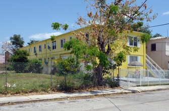 361 NW 7th St in Miami, FL - Building Photo - Building Photo