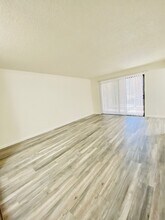 350 N Civic Dr, Unit 205 in Walnut Creek, CA - Building Photo - Building Photo
