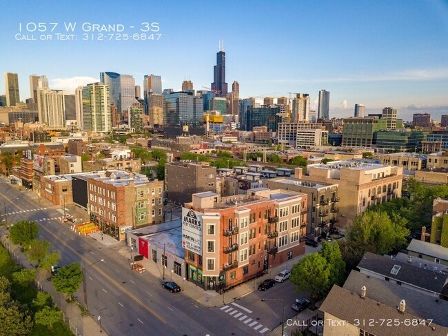 1057 W Grand in Chicago, IL - Building Photo - Building Photo