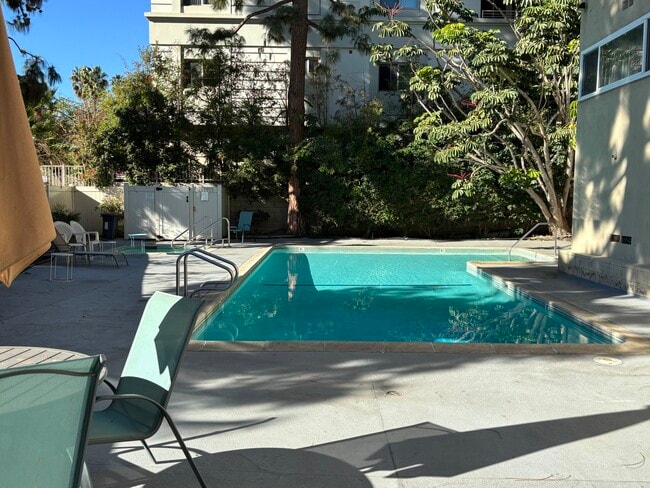 11138 Aqua Vista St in Studio City, CA - Building Photo - Building Photo