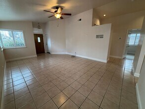 5321 Lake Pleasant Dr in Elk Grove, CA - Building Photo - Building Photo