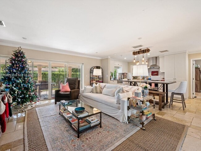 6300 SW 48th St in Miami, FL - Building Photo - Building Photo