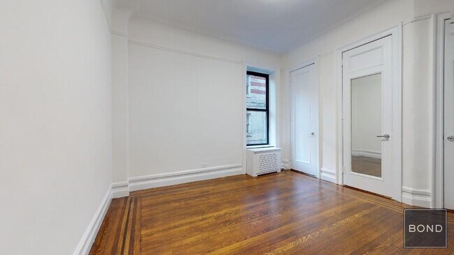 166 W 72nd St in New York, NY - Building Photo - Building Photo