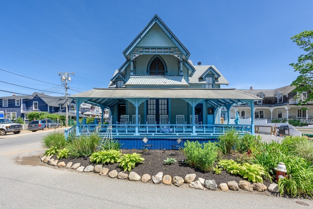 55 Samoset Ave in Oak Bluffs, MA - Building Photo