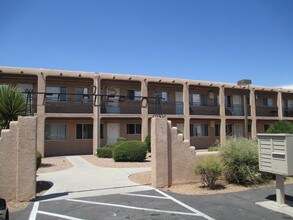 El Pueblo Apartments in Albuquerque, NM - Foto de edificio - Building Photo