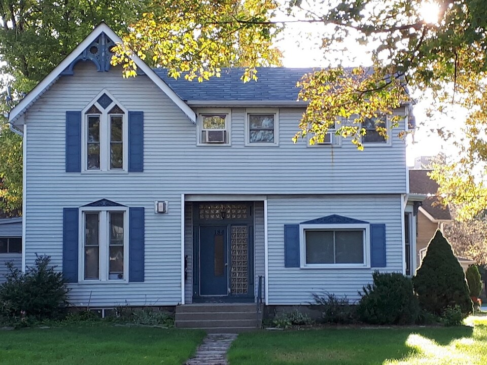 184 Christina St S in Sarnia, ON - Building Photo