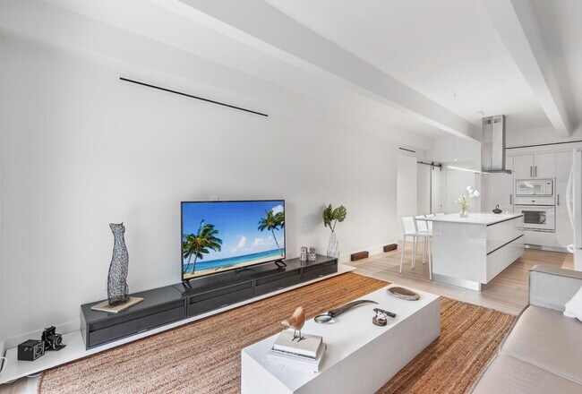 12105 NE 11th Pl in North Miami, FL - Foto de edificio - Building Photo