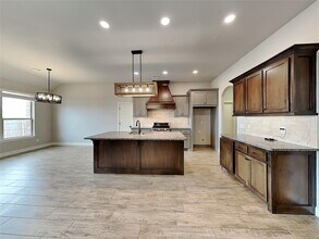 2001 Ladera Ln in Norman, OK - Building Photo - Building Photo