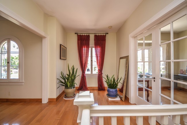 Victoria Park Duplex in Los Angeles, CA - Foto de edificio - Interior Photo